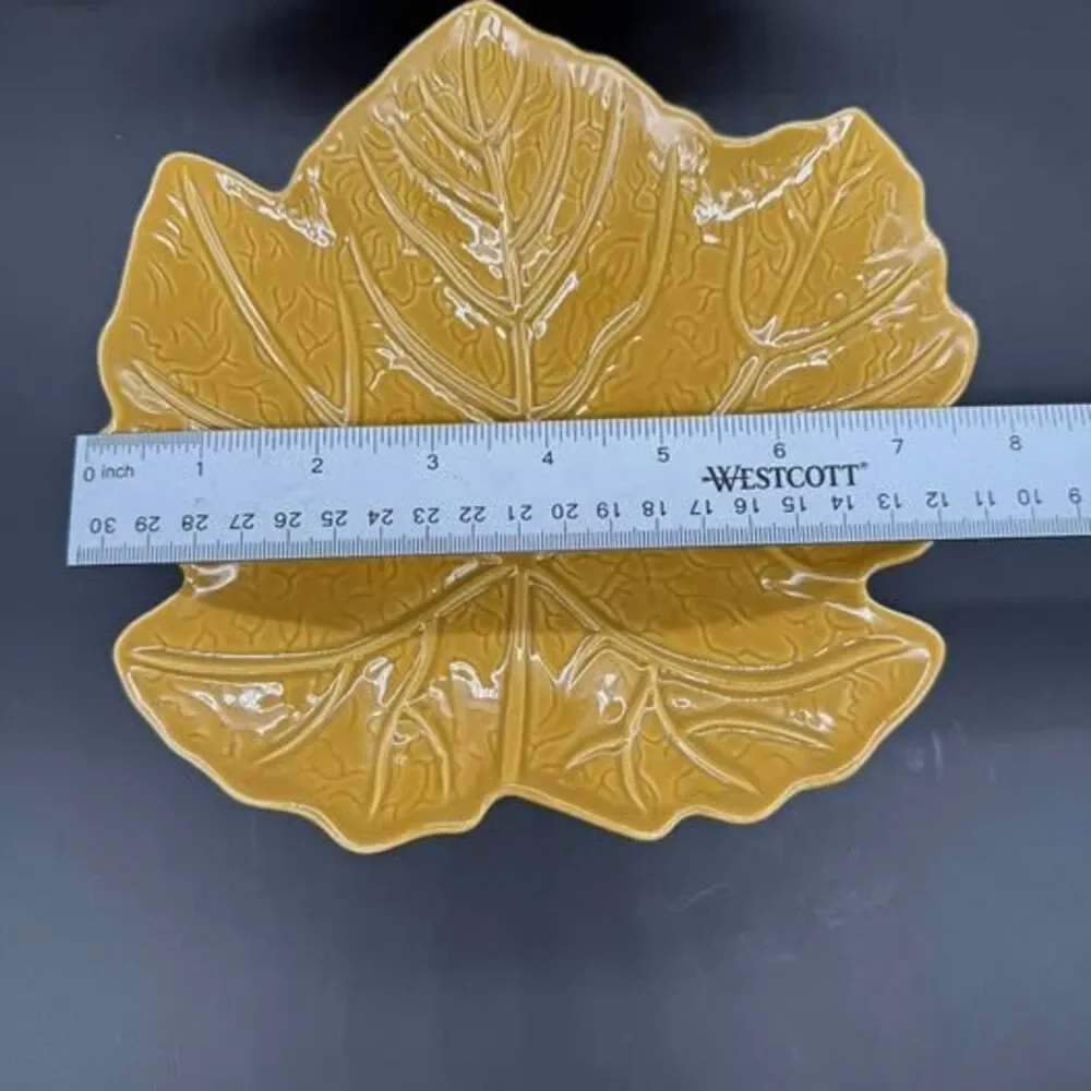 Hy-Vee Seasons Stoneware Leaf Plate Set of 4
